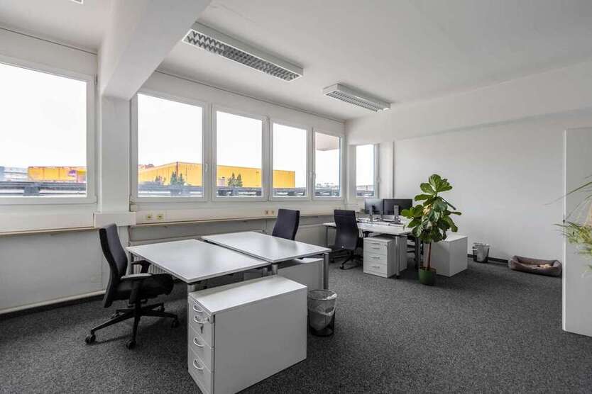 Büro in Ingolstadt 1.500 € 227.3 m²