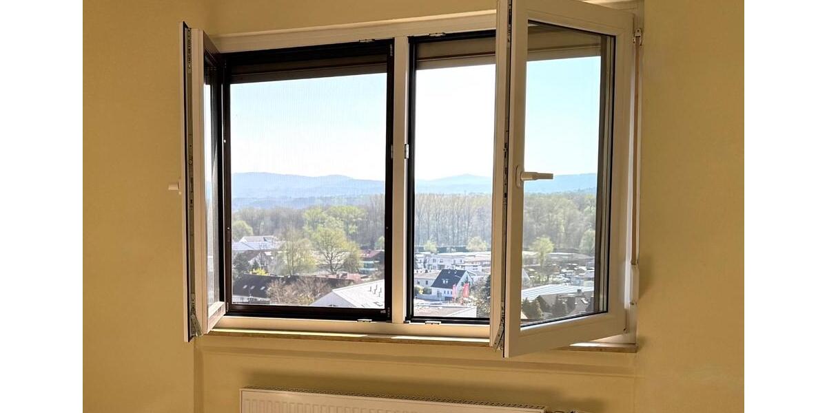 Zentrale 2-Zimmer-PANORAMA-Wohnung, Balkon, EBK, Garage zimmer