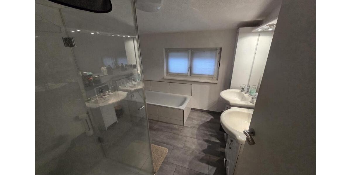 Doppelhaushälfte Wald - 6 Zimmer, 120 m&sup2;, 1.430&euro; | Angebot:26233225