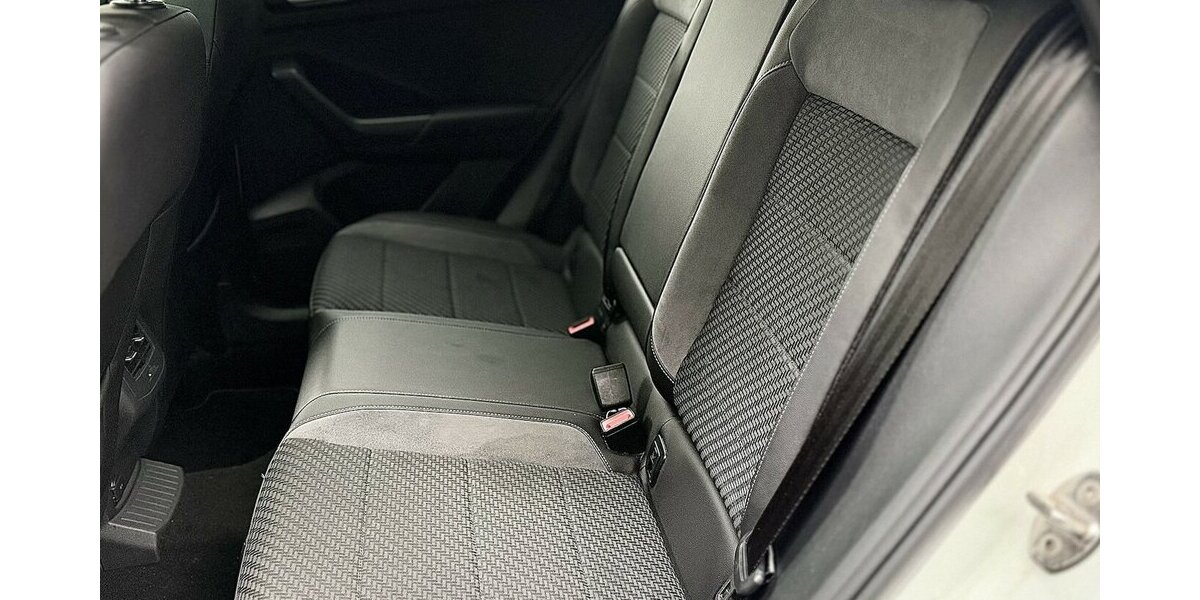 VW T-Roc R-line / Pano / 1. Hd / Kamera / AHK 93.000 km 23.690 &euro; Mönchengladbach 41066