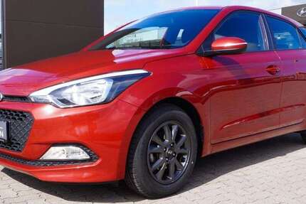 Hyundai i20 82.191 km 9.490 &euro; Petershagen / Lahde 32469