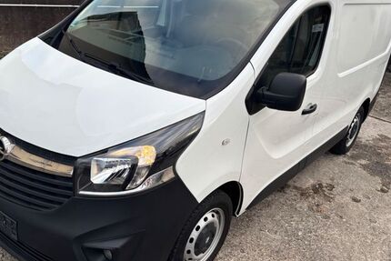 Opel Vivaro 49.706 km 13.690 &euro; Paderborn 33104