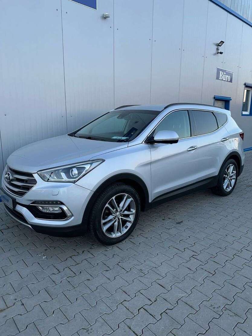 Hyundai SANTA FE 74.074 km 23.899 € Berlin 13055