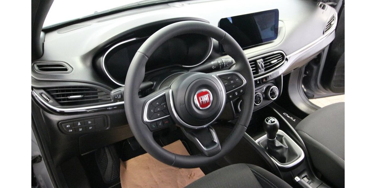 Fiat Tipo Hatchback City Sport KAMERA+AHK+LED+ALU18 28.429 km 15.900 &euro; Hagenow 19230