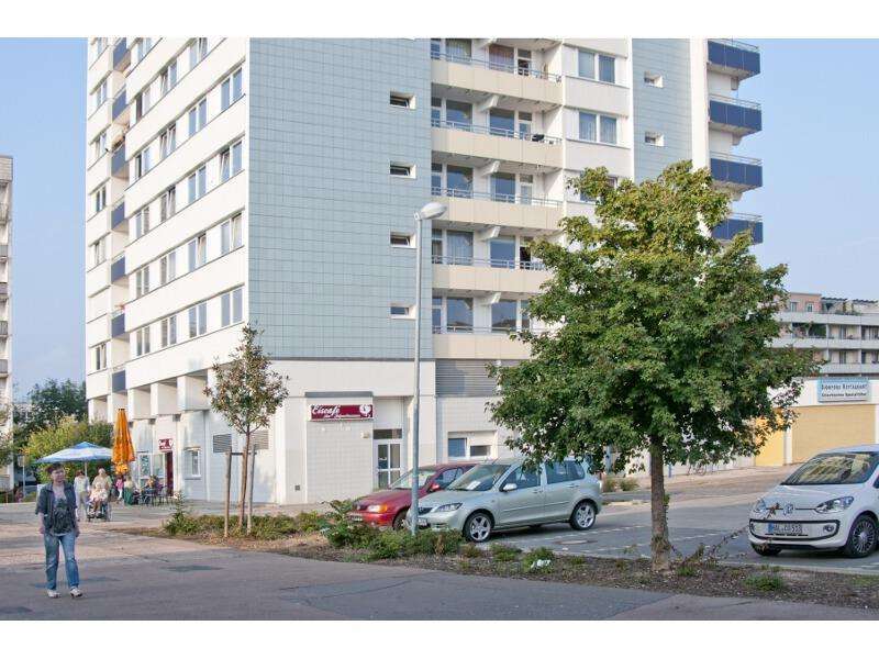 Wohnung zum Mieten in Halle (Saale) 175 € 22.35 m²