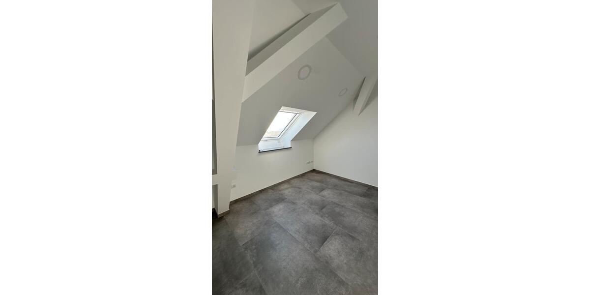 Dachgeschoßwohnung Maikammer - 3 Zimmer, 74 m&sup2;, 750&euro; | Angebot:25619932