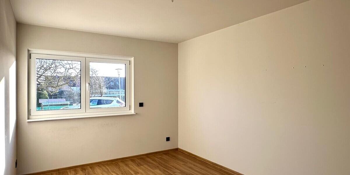 Jetzt Miete möglich! Winkelbungalow 5 km bis Neubrandenburg, Baujahr 2022, Doppelgarage, EBK,Carport - Einfamilienhaus Sponholz | Angebot:25929684