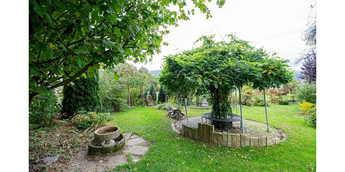 Familienfreundliches Einfamilienhaus mit offenem Wintergarten und herrlicher Gartenanlage 6 zimmer