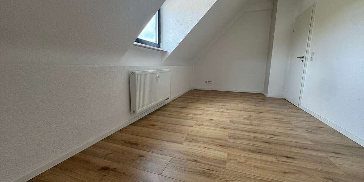 Helle 3-Zimmer-Dachgeschosswohnung in St. Ingbert-Rentrisch ( Saniert) - 3- Saarbrücken | Angebot:27111787