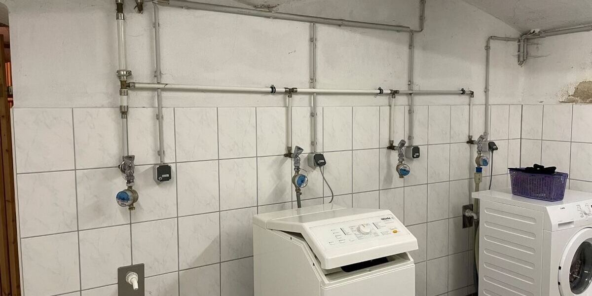 Zur ANLAGE: Komplett renoviert und modernisiert - mit Tageslichtbad, Balkon, Garage und Stellplatz! - Erdgeschoßwohnung Bärenstein Niederschlag | Angebot:26003489