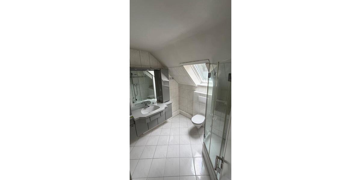 Dachgeschoßwohnung Hamburg Wandsbek - 3 Zimmer, 130 m&sup2;, 1.620&euro; | Angebot:26409655