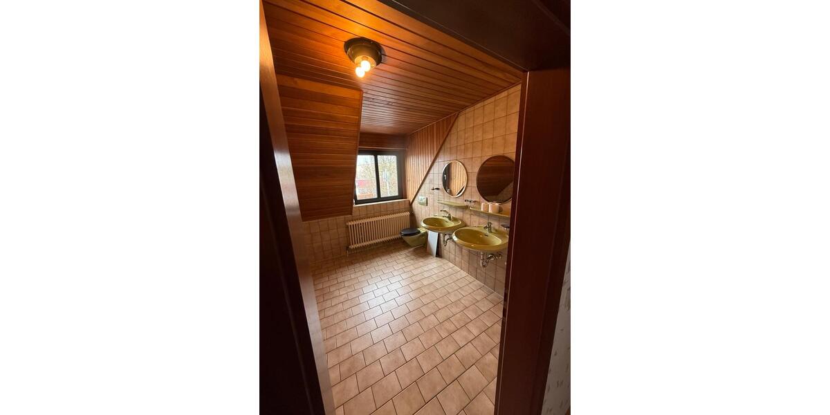 Einfamilienhaus Bad Windsheim - 6 Zimmer, 143 m&sup2;, 1.200&euro; | Angebot:26237538