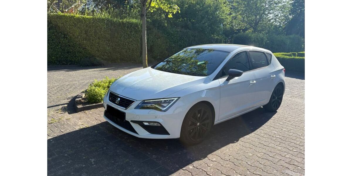 Seat Leon 97.000 km 15.350 &euro; Paderborn 33100