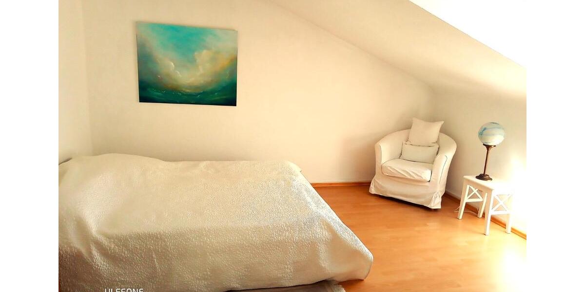 Dachgeschoßwohnung Frankfurt am Main Nord-Ost - 2 Zimmer, 65 m&sup2;, 1.100&euro; | Angebot:26381186