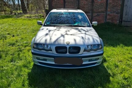 BMW 318 135.000 km 2.500 &euro; Stadland 26936