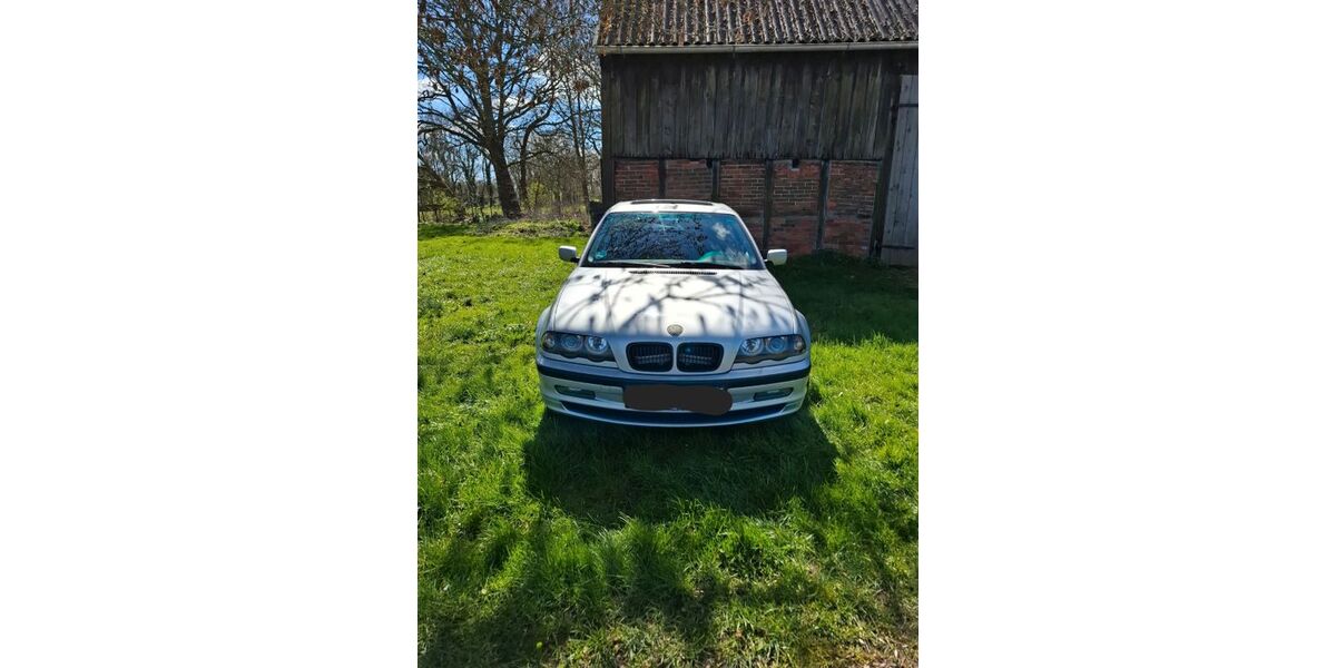BMW 318 135.000 km 2.500 &euro; Stadland 26936