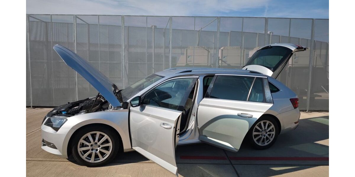 Skoda Superb 116.000 km 17.000 &euro; Dresden 01259