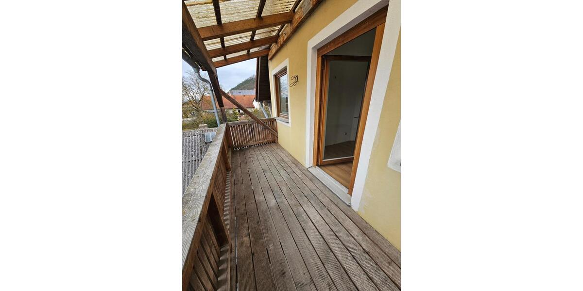 Dachgeschoßwohnung Regenstauf - 3 Zimmer, 92 m&sup2;, 900&euro; | Angebot:25759669