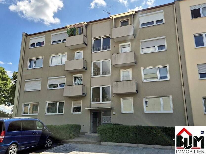 *Hell - frisch modernisiert - Balkon - Kfz-Stellplatz möglich*