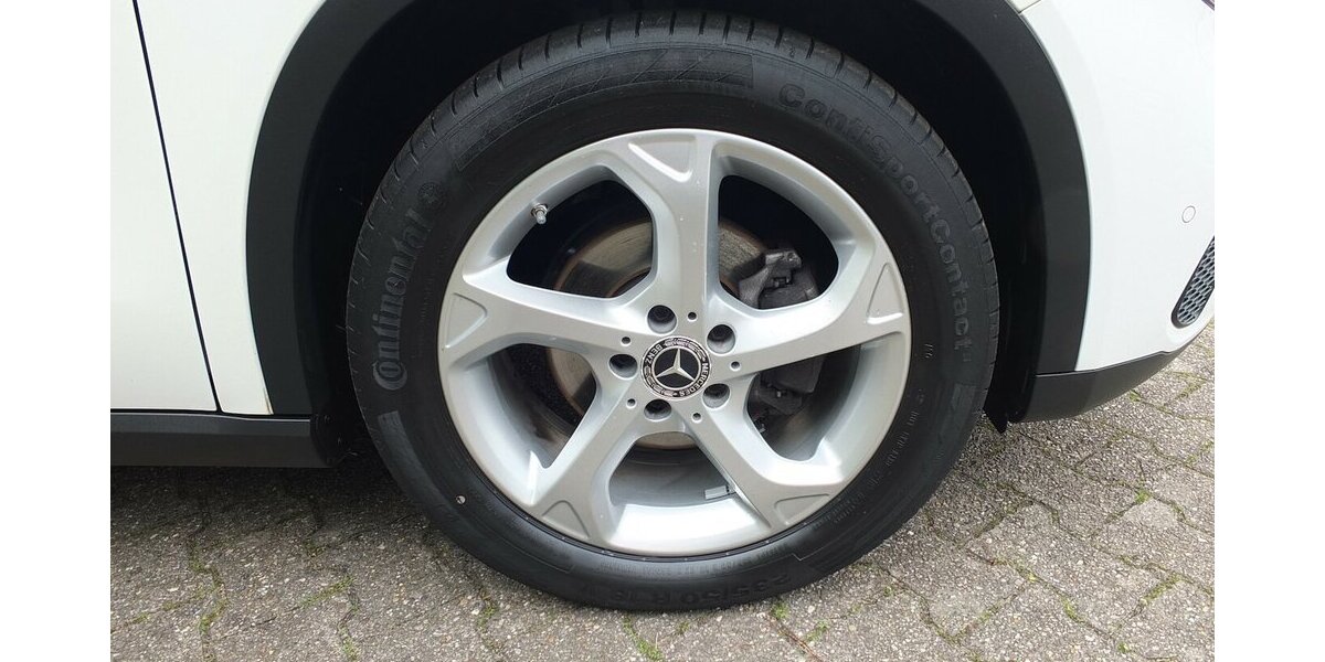 Mercedes-Benz GLA 180 PANORAMADACH LED NAVI AHK 18 Zoll LMF PTS 61.968 km 18.908 &euro; Köln 50858