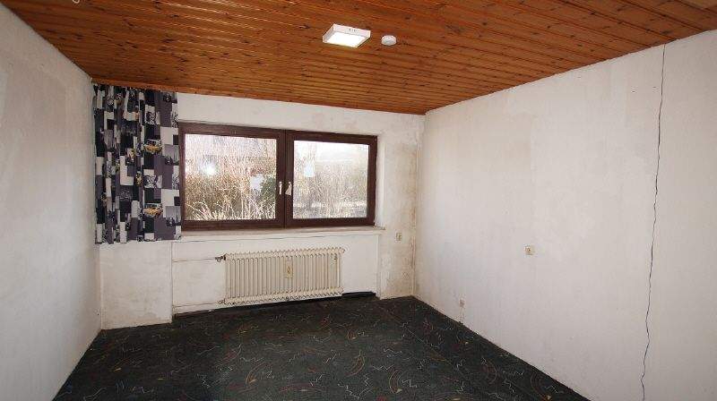 Einfamilienhaus Geiselhöring - 7 Zimmer, 177 m&sup2;, 225.000&euro; | Angebot:25428197