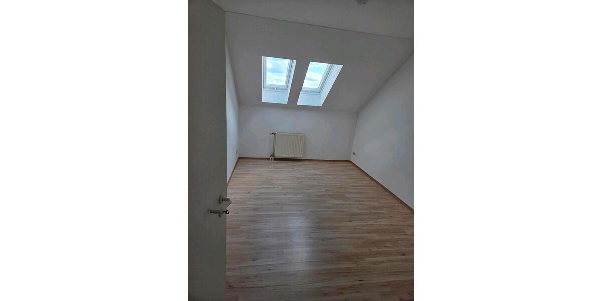 Dachgeschoßwohnung Schwandorf - 3 Zimmer, 94 m&sup2;, 250.000&euro; | Angebot:26806224