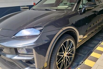 Porsche Macan 67.546 km 89.990 &euro; Hamburg 22047