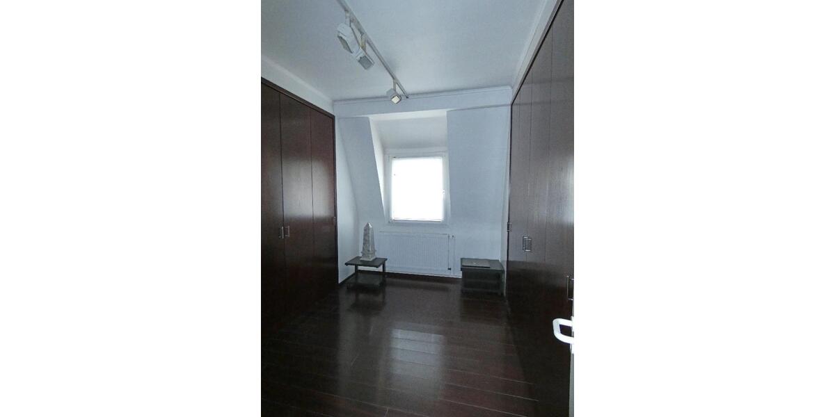 Dachgeschoßwohnung Leverkusen - 4 Zimmer, 173 m&sup2;, 1.350&euro; | Angebot:18656969