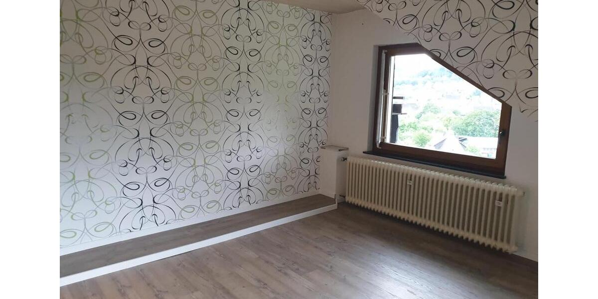 Etagenwohnung Dillenburg - 10 Zimmer, 227 m&sup2;, 199.900&euro; | Angebot:25678010