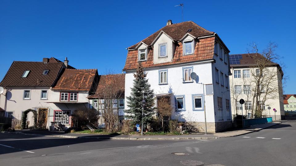 Gebäude-Ensemble - Sanierungsprojekt mit Sonderförderung 7 zimmer