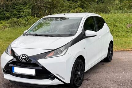 Toyota Aygo (X) 67.301 km 8.500 &euro; Merzig 66663