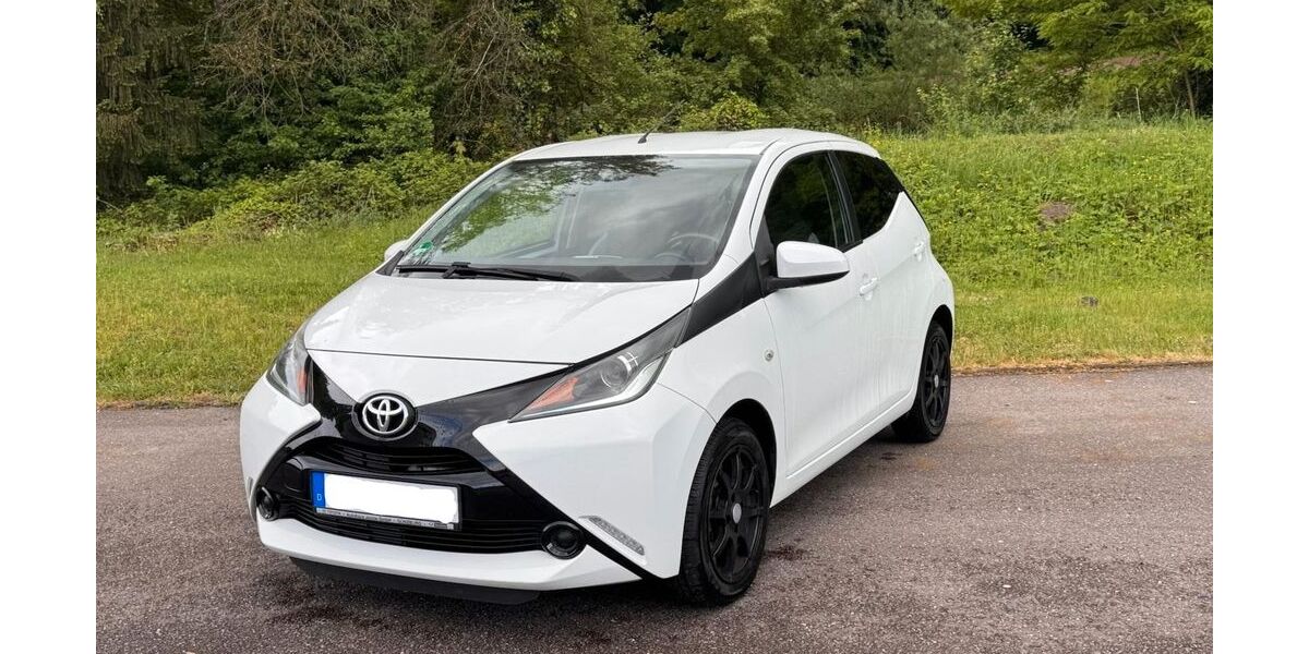Toyota Aygo (X) 67.301 km 8.500 &euro; Merzig 66663