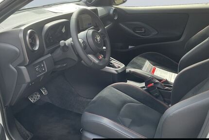 Toyota Yaris 2.500 km 57.590 &euro; Gütersloh 33330