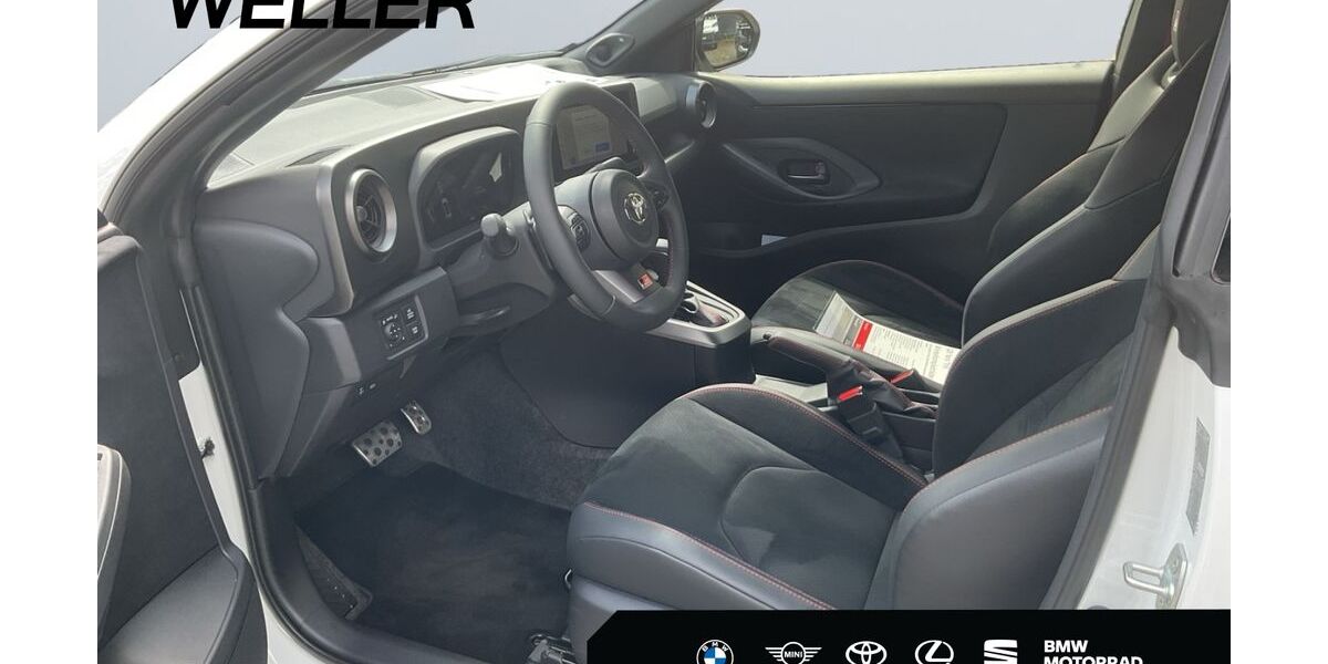 Toyota Yaris 2.500 km 57.590 &euro; Gütersloh 33330