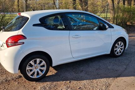 Peugeot 208 57.900 km 5.499 &euro; Hannover 30419