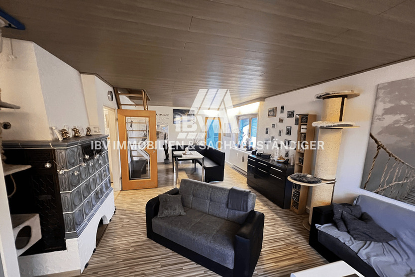 Gemütliche 3-Zimmer-Wohnung mit Garage und Ausbaustudio