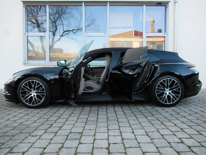 Porsche Taycan 4.000 km 89.950 € Gauting bei Starnberg 82131