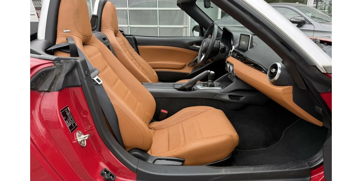 Fiat 124 Spider 1.4 LUSSO/BOSE/SITZHEIZUNG/PARKSENSOR 48.037 km 18.900 &euro; Villingen-Schwenningen 78054