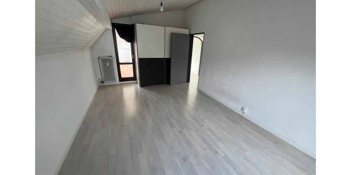Dachgeschoßwohnung Ravensburg Eschach - 3.5 Zimmer, 102 m&sup2;, 1.290&euro; | Angebot:26393616