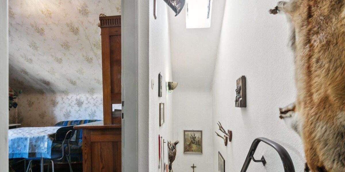 Freistehende und potentialreiche Doppelhaushälfte auf weitläufigem Grundstück (Süd-West-Ausrichtung) 3 zimmer