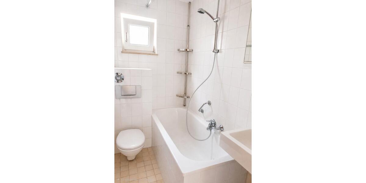 Dachgeschoßwohnung Stuttgart Stuttgart-Mitte - 2.5 Zimmer, 63 m&sup2;, 350.000&euro; | Angebot:26834060