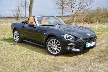 Fiat 124 Spider 15.000 km 24.400 &euro; Berlin 10178