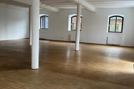 159 qm Bürofläche, Ausstellungsraum, Atelier im Erdgeschoss eines historischen Gebäudes