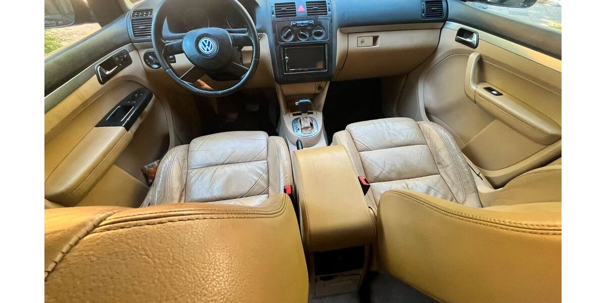VW Touran 215.000 km 2.450 &euro; Berlin 10551