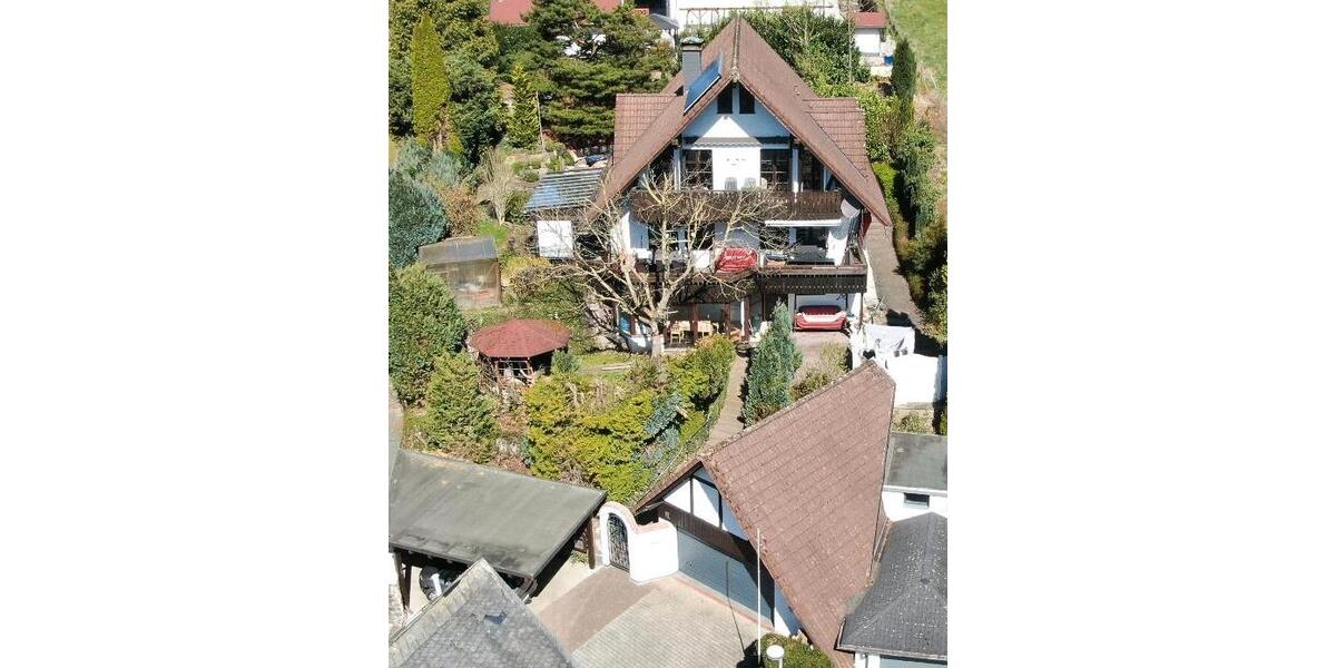 EinZweifamilienhaus 8 zimmer