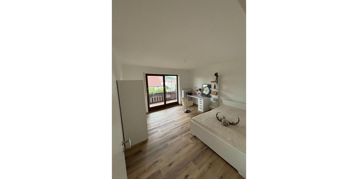 Etagenwohnung Bad Königshofen im Grabfeld - 4 Zimmer, 116 m&sup2;, 830&euro; | Angebot:25802693