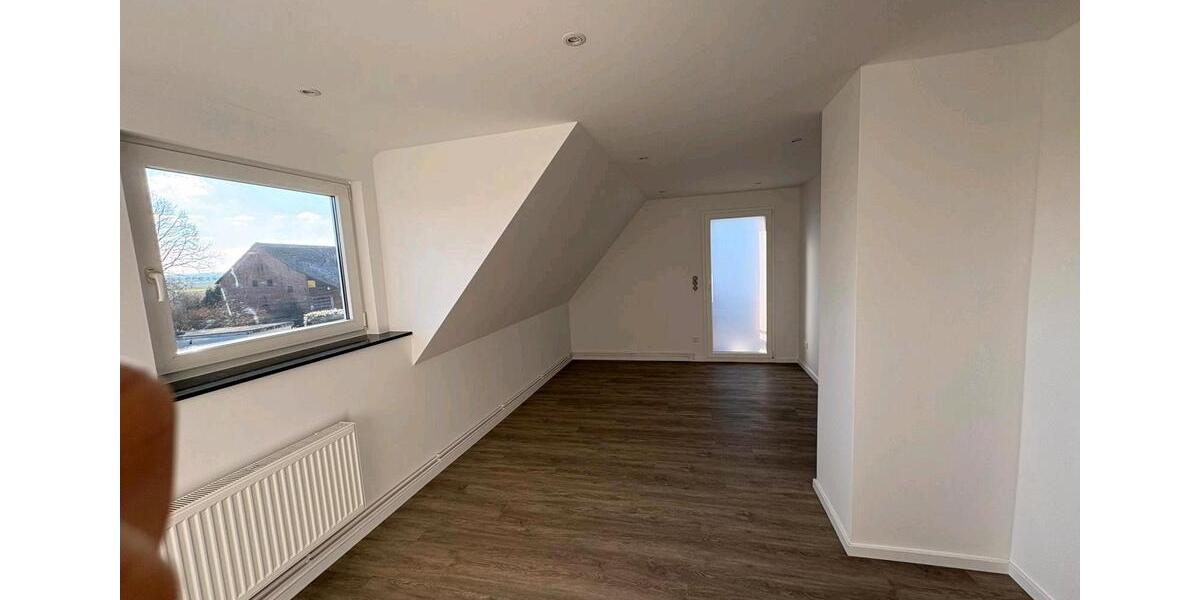 Dachgeschoßwohnung Harsum - 3 Zimmer, 65 m&sup2;, 600&euro; | Angebot:25047513