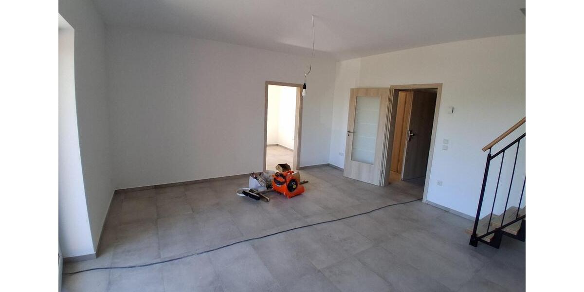 Maisonettenwohnung Arnstein - 5 Zimmer, 163 m&sup2;, 1.400&euro; | Angebot:26556952