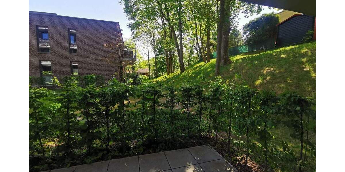 Schöne und moderne 3-Zimmer-Terrassenwohnung (Neubaucharakter) mit Terrasse in zentraler, aber ruhiger und grüner Lage von Hamburg-Eißendorf! 3 zimmer