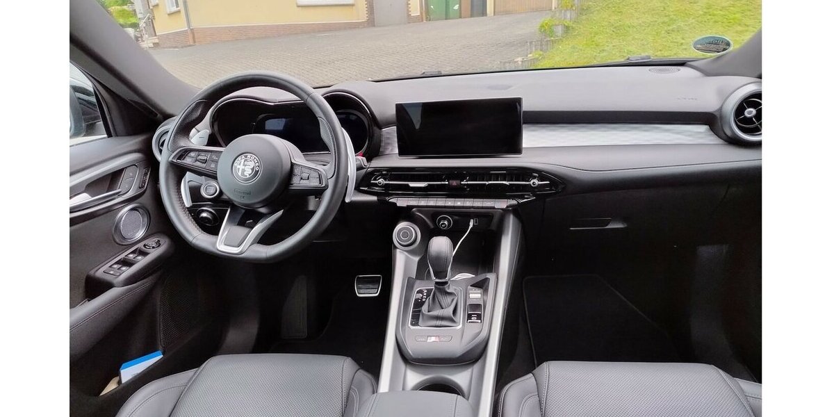 Alfa Romeo Tonale 1,3 Veloce Plug-In-Hybrid AWD NAVI/LED 23.985 km 30.500 &euro; Höchstenbach 57629